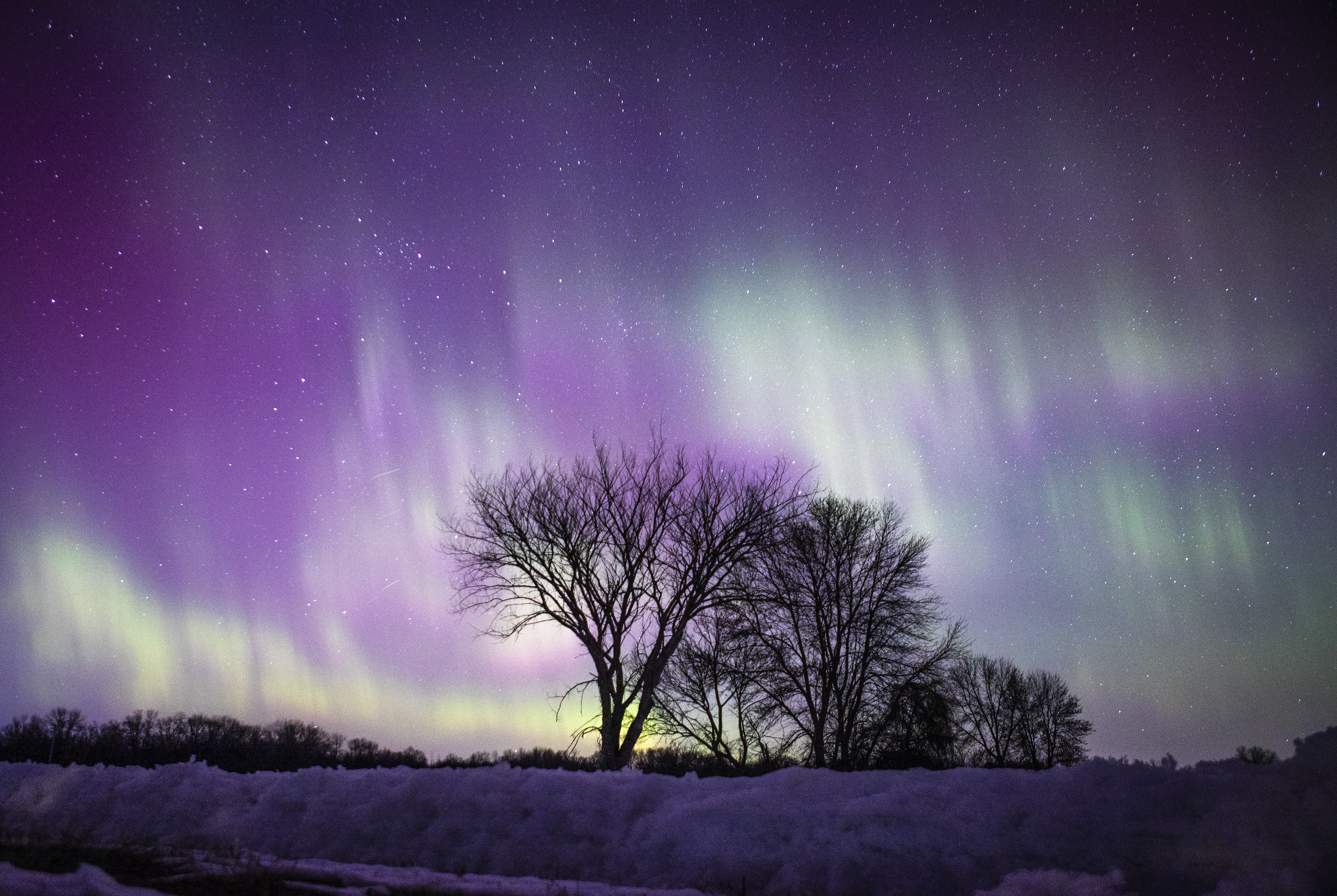 PHOTOS: Mother Nature puts on a late-night light show - Vimarsana News