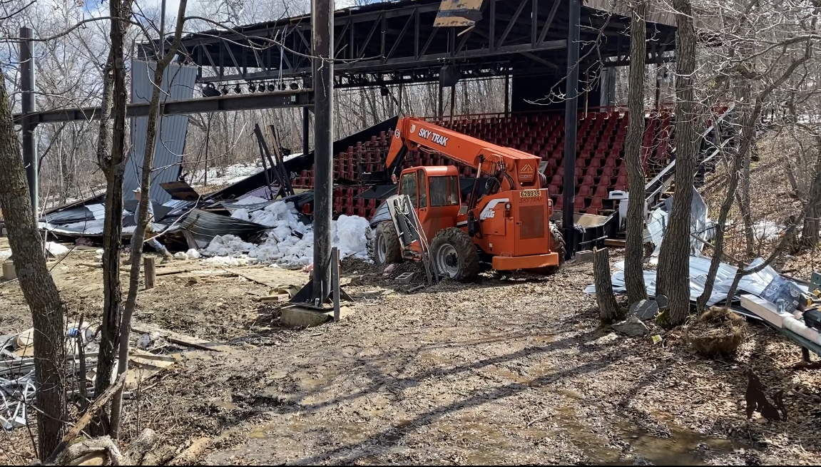 Amphitheater roof collapses, canceling summer show in northeast North Dakota - Vimarsana News