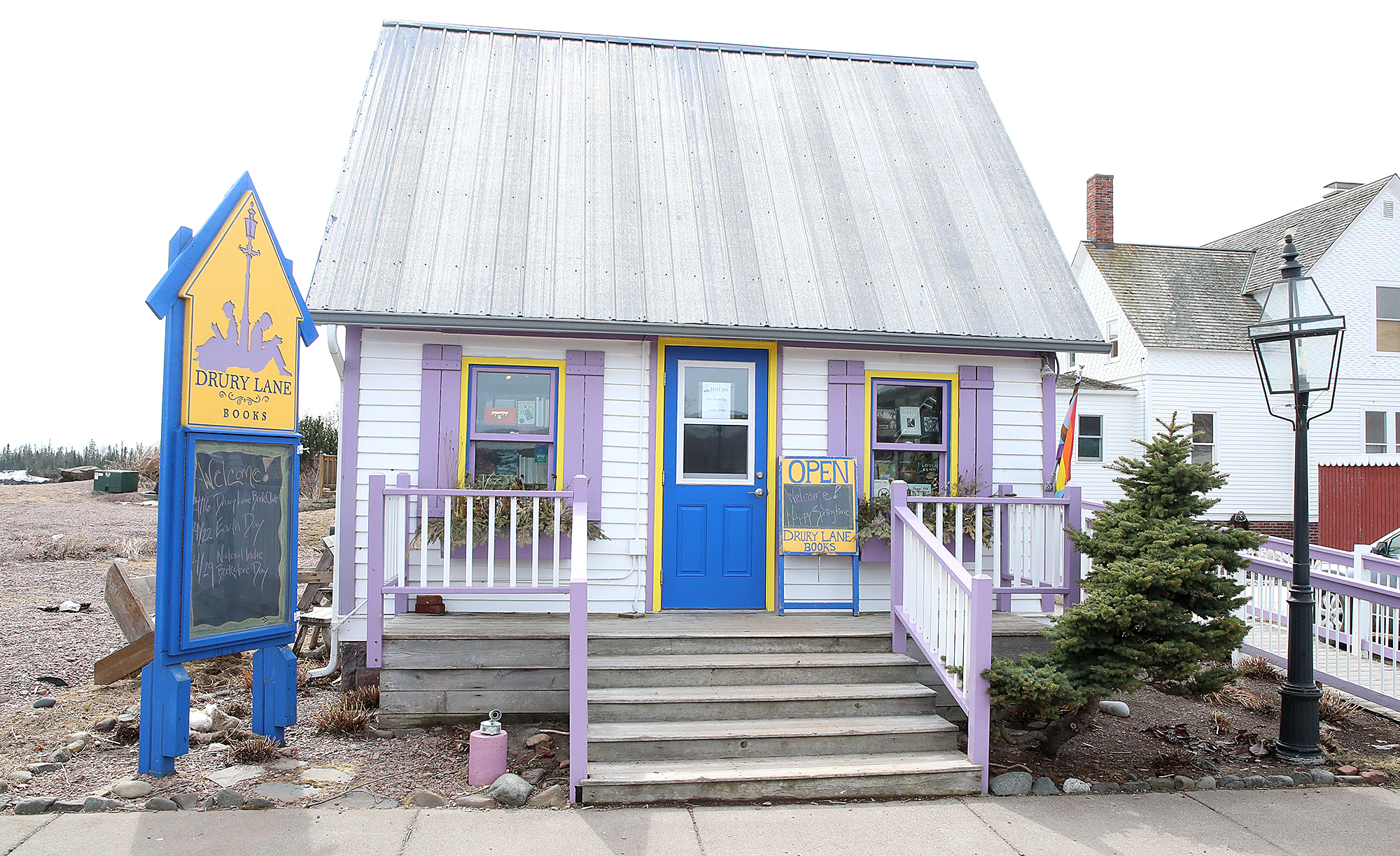 Northlandia: Lake Superior beachside cottage bookstore more than just a pretty space - Vimarsana News