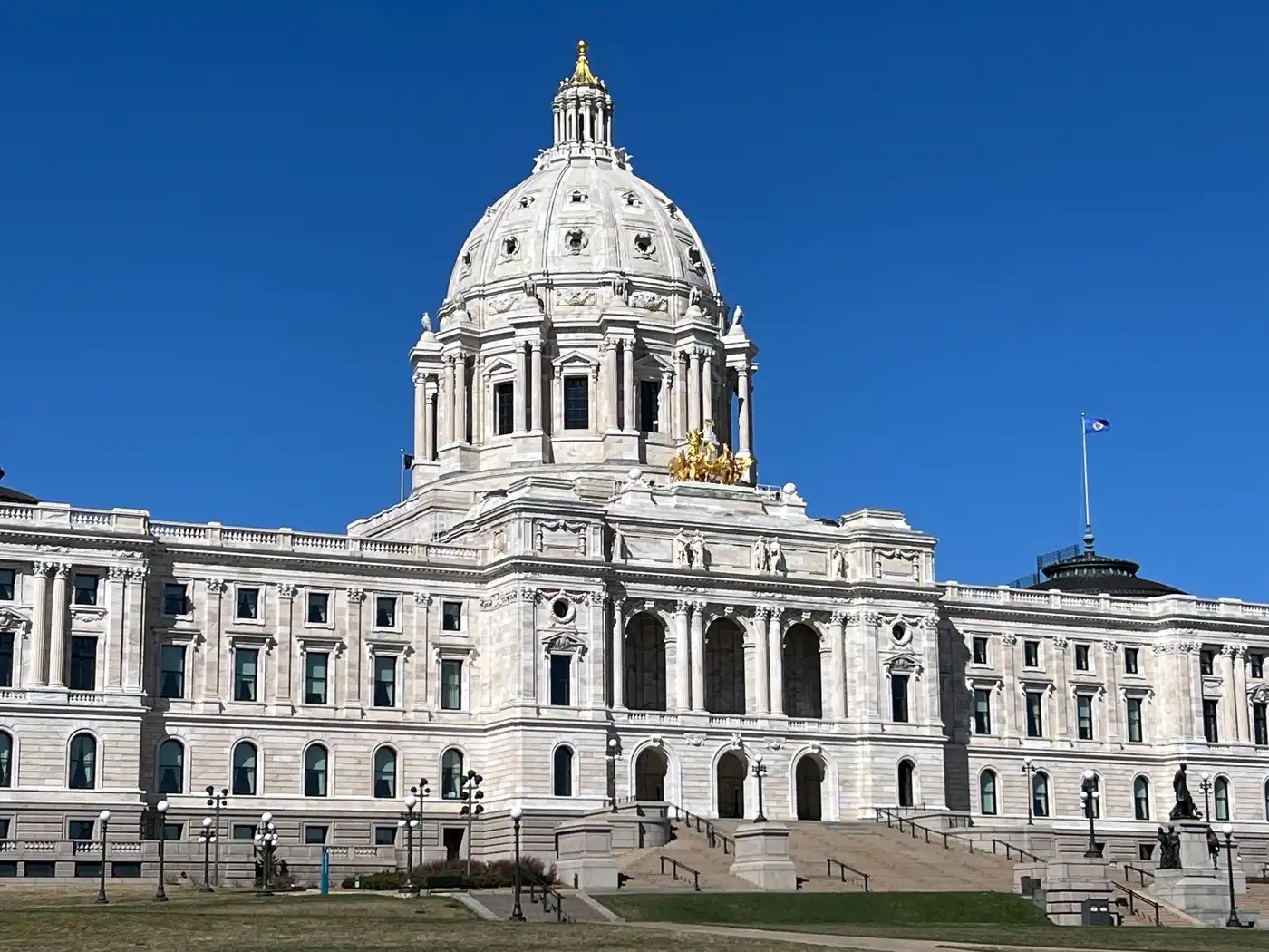 Minnesota House takes up gun control bills, OKs mandatory reporting for stolen firearms - Vimarsana News