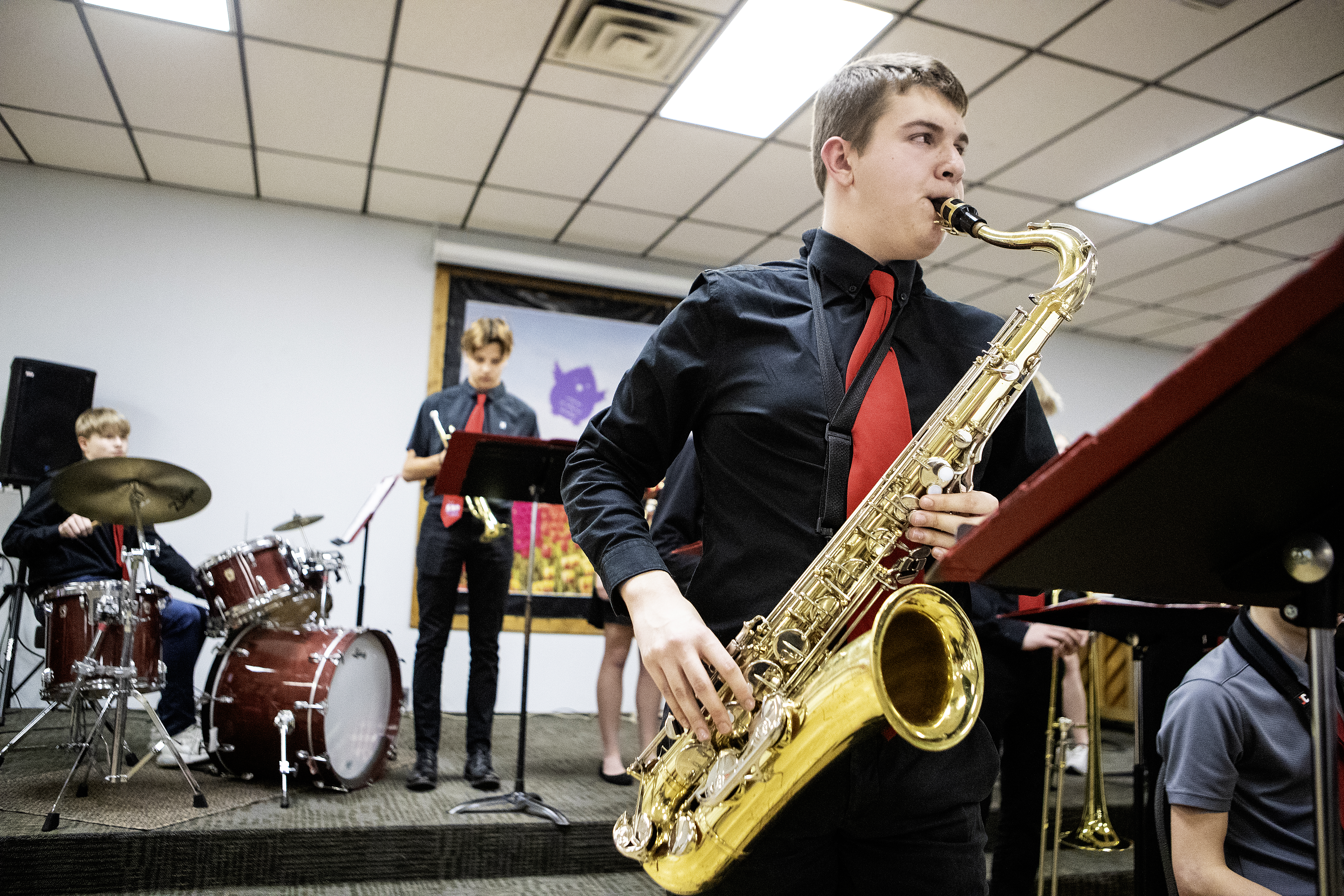 Photos: KMS Jazz Band performs toe-tapping tunes at Willmar Community Center - Vimarsana News