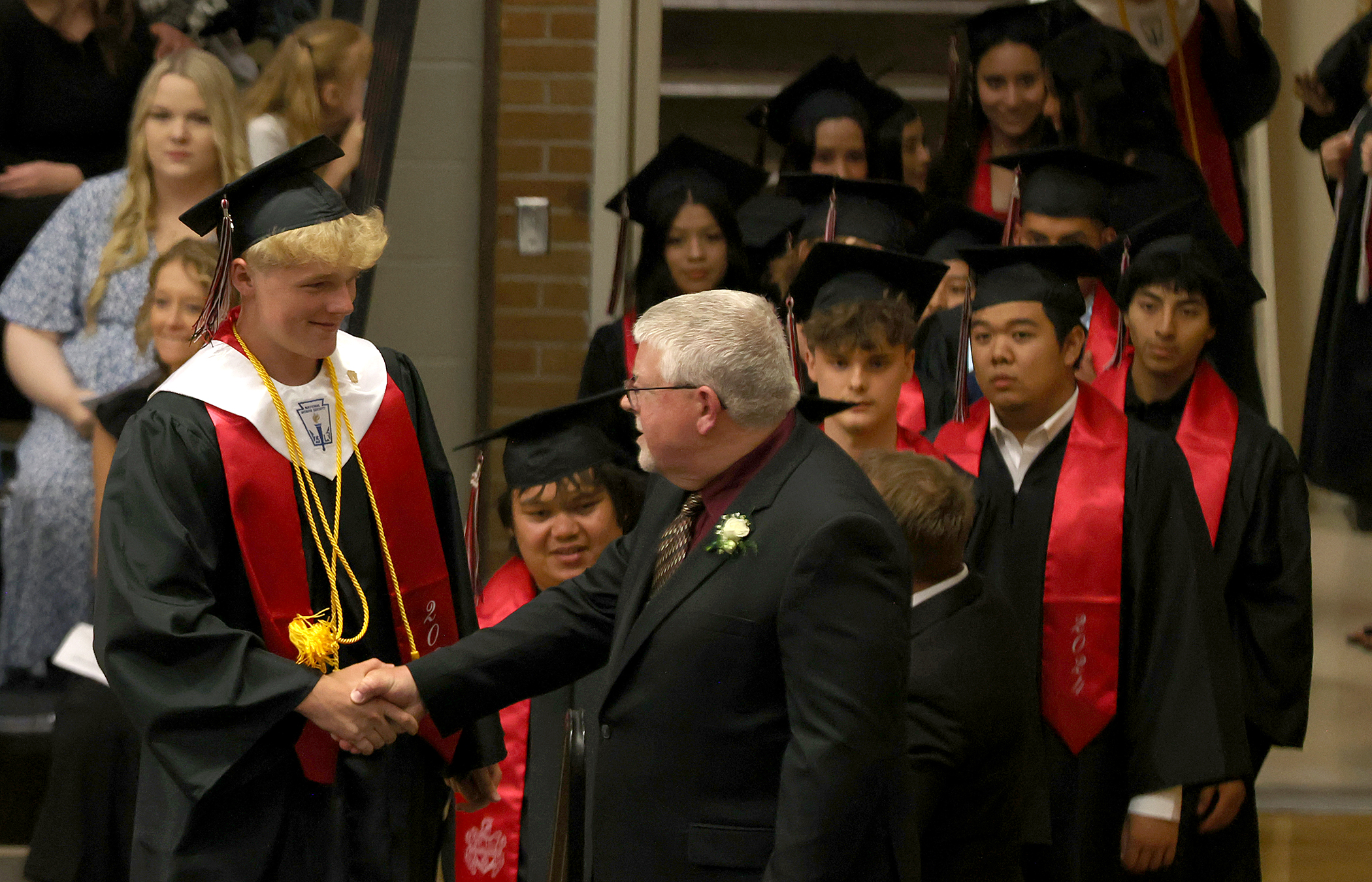 Worthington High School celebrates 220-plus graduates - Vimarsana News