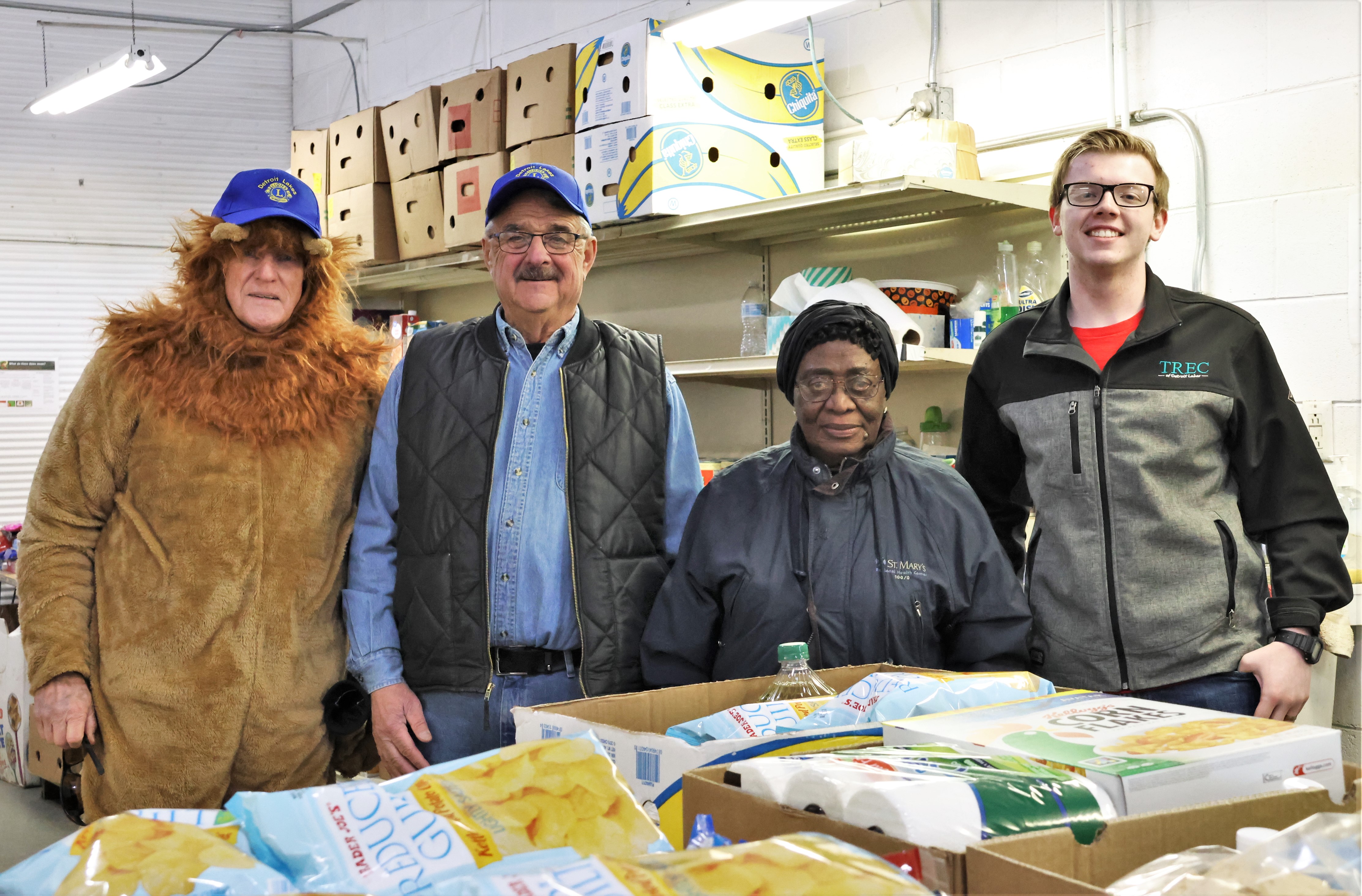 Detroit Lakes Lions Club raises nearly $2,000 and 176 pounds of food for the Becker County Food Pantry - Vimarsana News