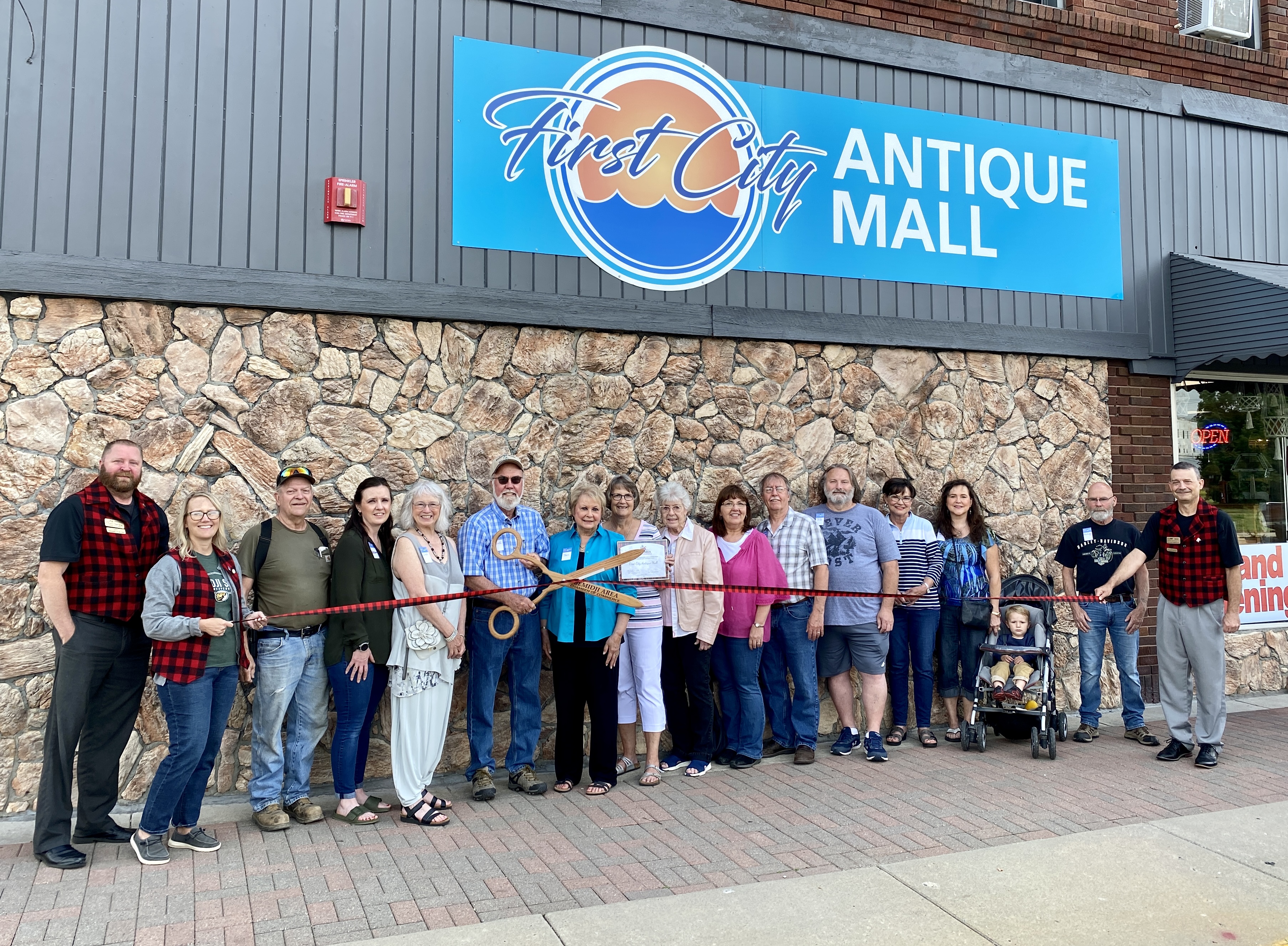 Bemidji Chamber welcomes First City Antique Mall - Vimarsana News
