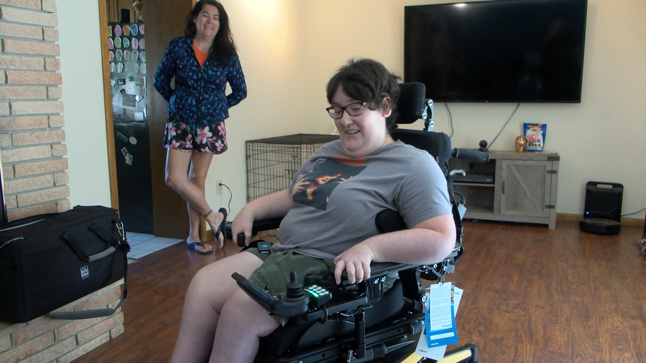 Moorhead teen ready to 'zoom' around after airline replaces broken wheelchair - Vimarsana News