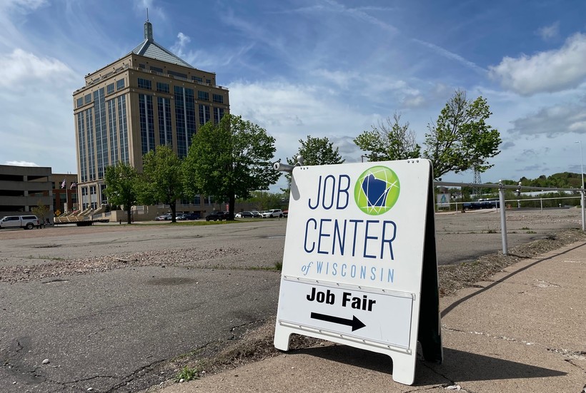 Wisconsin has seen record-low unemployment for over a year. What does that mean for workers? - Vimarsana News
